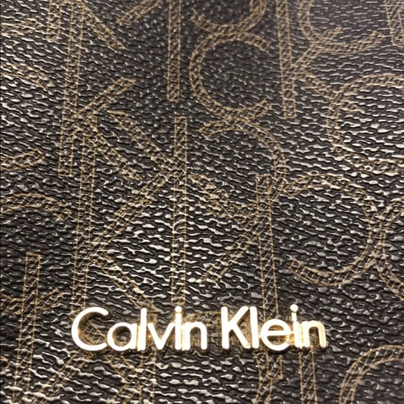 Calvin Klein Small Crossbody. Brown Leather. - Picture 2 of 7